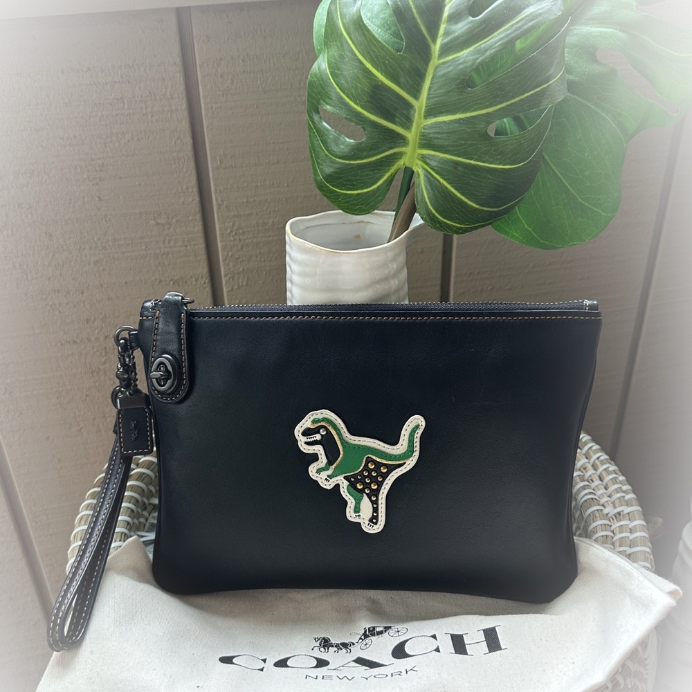 COACH Turnlock Wristlet 26 w/ Studded Rexy Varsity Patch - Picture 15 of 16